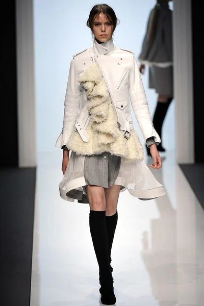 Look 28